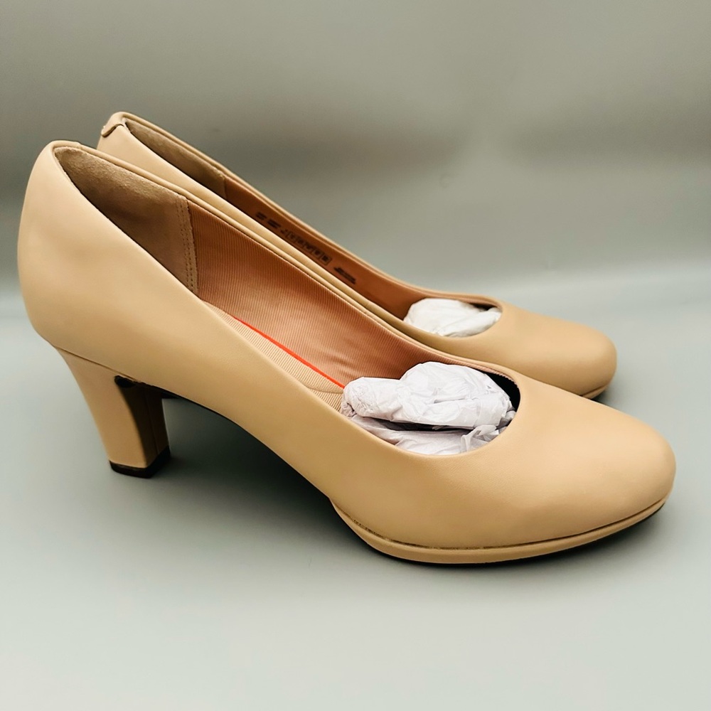 Total Motion Leah Pumps Beige CH4392